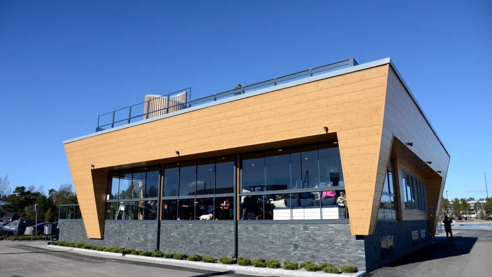 Ett långt underhållsmålningsintervall minskar koldioxidavtrycket i en träbyggnad